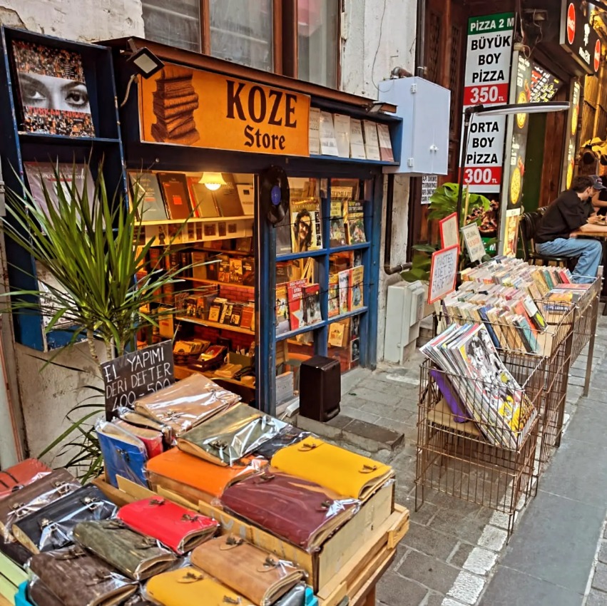 Koze Store vitrini, Dumlupınar Sokak
